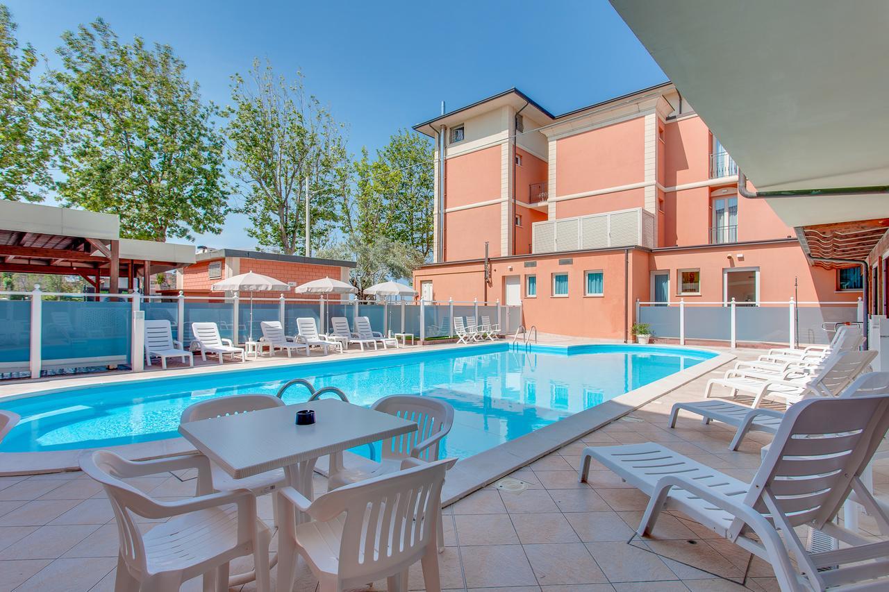 Hotel De La Ville Cesenatico Exterior photo