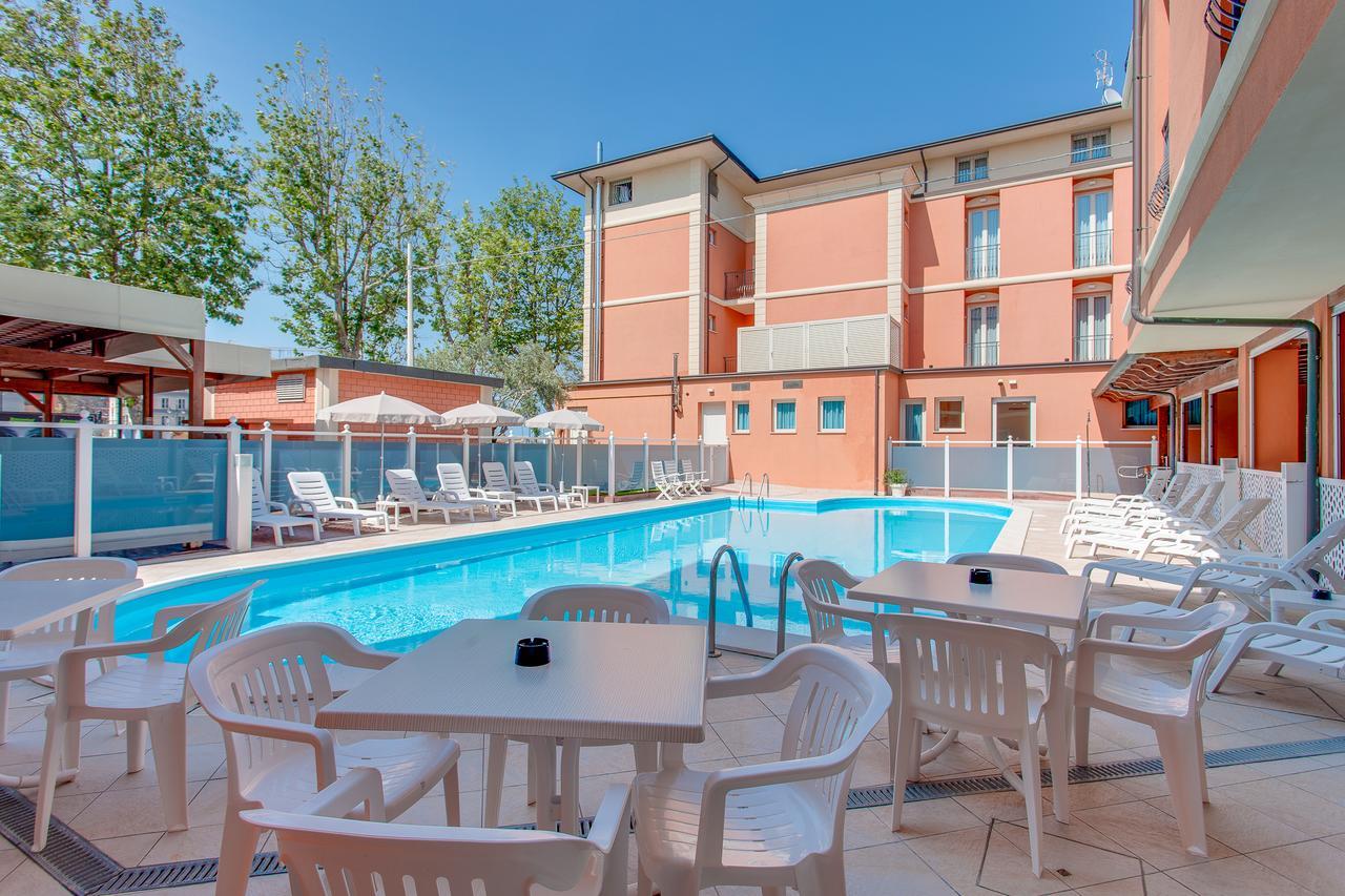 Hotel De La Ville Cesenatico Exterior photo