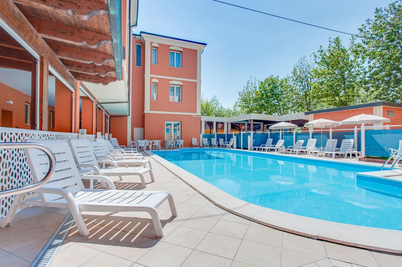 Hotel De La Ville Cesenatico Exterior photo